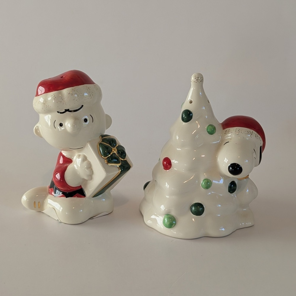 2004 Lenox Charlie Brown & Snoopy Christmas Tree Porcelain Salt & Pepper‎ Set